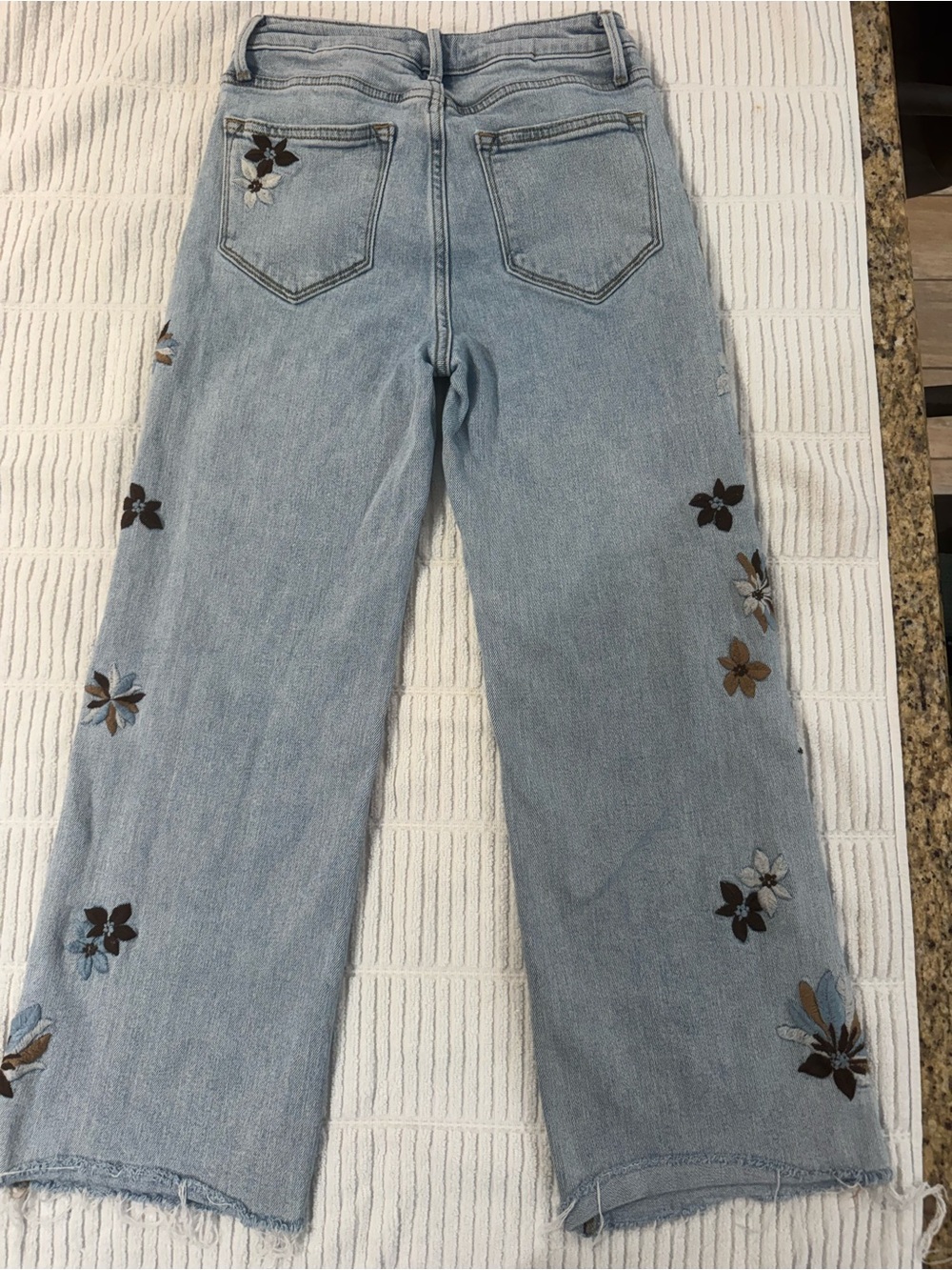 Driftwood Floral Embroidered Cropped Wide Leg Jeans Size 25 Light Wash - Picture 2 of 10